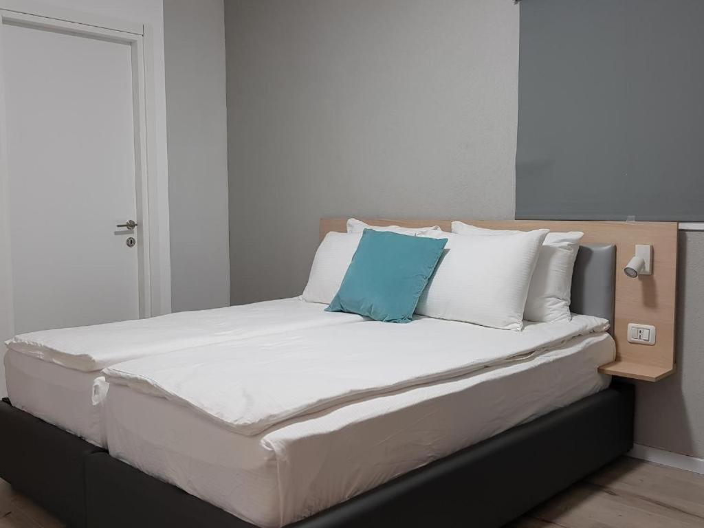Airport Guest House Or Yehuda المظهر الخارجي الصورة